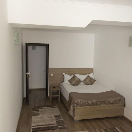 Hotel La Conac Vaslui Esterno foto