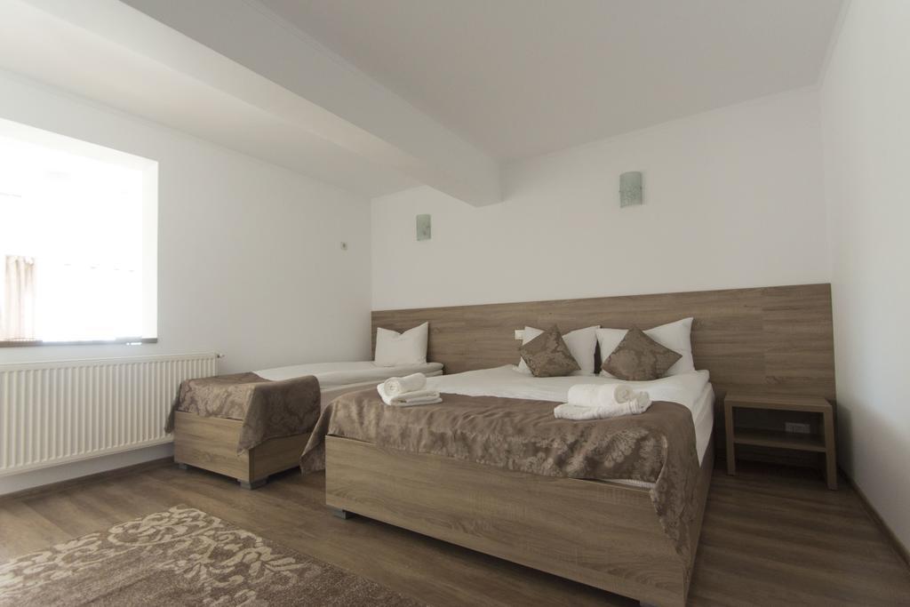 Hotel La Conac Vaslui Esterno foto