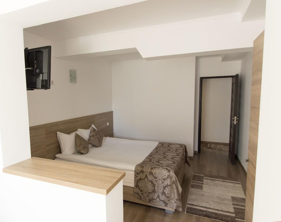 Hotel La Conac Vaslui Esterno foto
