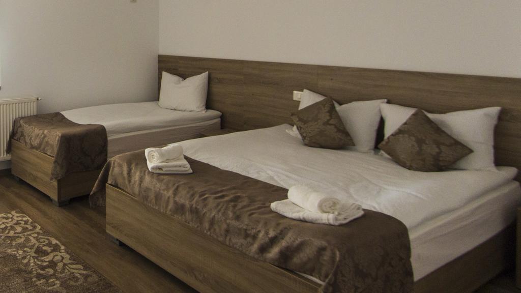 Hotel La Conac Vaslui Esterno foto